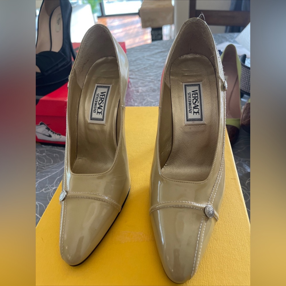 Versace Women’s Shoes Beige Patent Leather.